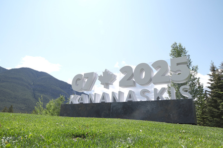 先進7カ国首脳会議(G7サミット)のシンボルマーク=14日、カナダ・バンフ