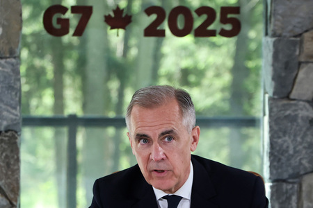 カナダのカーニー首相=16日、カナダ・カナナスキス(EPA時事)