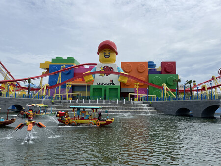 7月5日にオープンを控える中国・上海市のレゴランド=20日、上海市