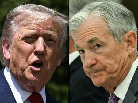 トランプ米大統領(右)とパウエル連邦準備制度理事会議長(AFP時事)