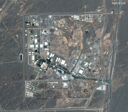イラン中部ナタンズのウラン濃縮施設の衛星画像＝１５日公開（米マクサー・テクノロジーズ提供）（ＡＦＰ時事）