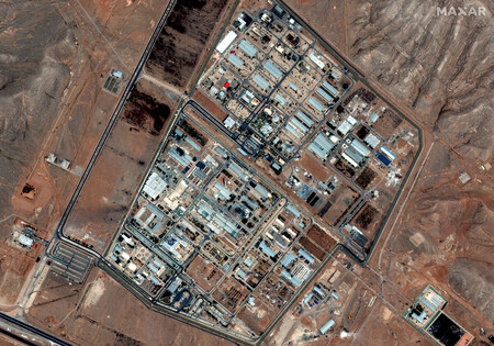 イラン中部イスファハンのウラン転換施設の衛星画像＝１４日撮影（米マクサー・テクノロジーズ提供）（ＡＦＰ時事）
