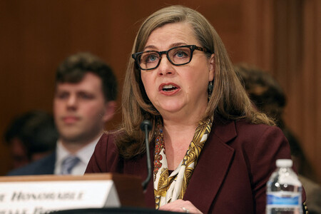 米連邦準備制度理事会（ＦＲＢ）副議長に指名され、上院銀行委員会で証言するボウマン氏＝４月１０日、ワシントン（ロイター時事）