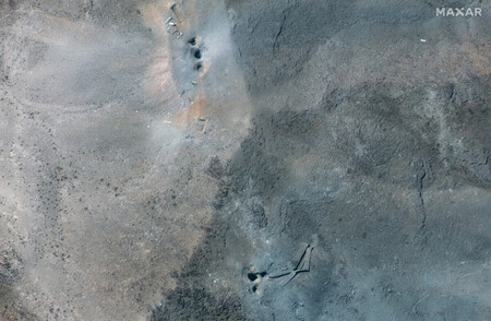米軍が攻撃した後に撮影されたイラン中部フォルドゥにある核施設の衛星画像＝２２日（米マクサー・テクノロジーズ提供）（ＥＰＡ時事）