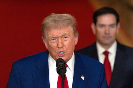 イラン核施設への攻撃発表後、ホワイトハウスで演説するトランプ米大統領＝２１日、ワシントン（ＡＦＰ時事）