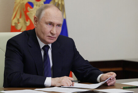 ロシアのプーチン大統領＝２５日、モスクワ郊外（ＡＦＰ時事）