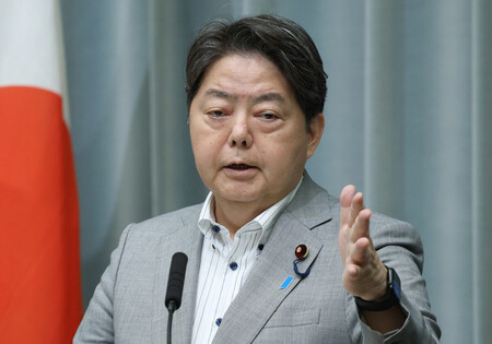 記者会見する林芳正官房長官＝２６日午前、首相官邸