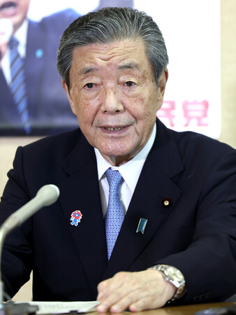 インタビューに答える自民党の森山裕幹事長＝２６日午前、東京・永田町の同党本部