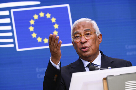 ２６日、ブリュッセルで記者会見を行う欧州連合（ＥＵ）のコスタ大統領（ＡＦＰ時事）