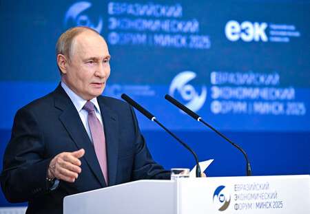２６日、ベラルーシの首都ミンスクで開かれた経済フォーラムに出席したロシアのプーチン大統領（ＡＦＰ時事）