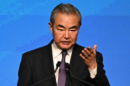中国の王毅共産党政治局員兼外相＝５月３０日、香港（ＡＦＰ時事）