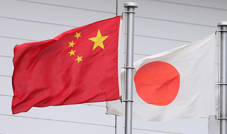 日中両国の国旗