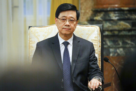 香港政府トップの李家超行政長官=2024年8月、ハノイ(EPA時事)