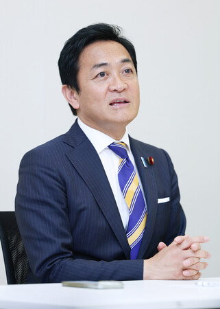 インタビューに答える国民民主党の玉木雄一郎代表=1日午後、国会内
