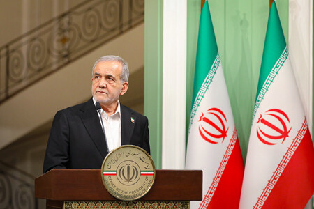 イランのペゼシュキアン大統領＝２月１９日、テヘラン（ＥＰＡ時事）