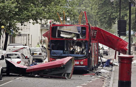 同時多発テロのバス爆破現場＝２００５年７月、ロンドン（ＥＰＡ時事）