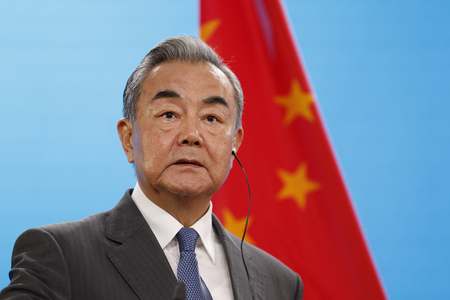 中国の王毅共産党政治局員兼外相＝３日、ドイツ・ベルリン（ＡＦＰ時事）