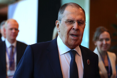 ロシアのラブロフ外相=10日、クアラルンプール(EPA時事)