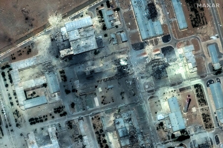 米軍の空爆を受けたイラン中部イスファハンの核施設=6月22日(米マクサー・テクノロジーズ提供)(EPA時事)