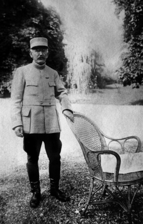 フランス陸軍のユダヤ人将校アルフレッド・ドレフュス=1907年、撮影場所不明(AFP時事)