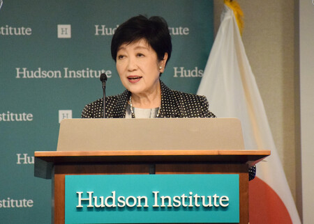 米ハドソン研究所で講演する小池百合子東京都知事=21日、ワシントン市内