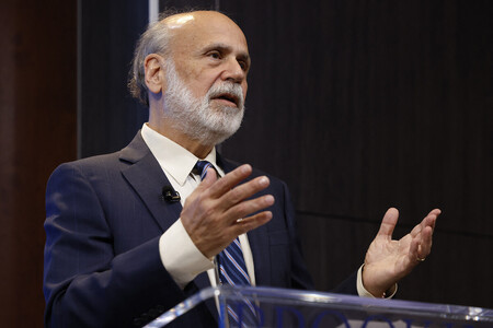 米連邦準備制度理事会(FRB)のバーナンキ元議長=2022年10月、ワシントン(AFP時事)