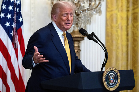 ホワイトハウスで発言するトランプ米大統領=22日、ワシントン(AFP時事)