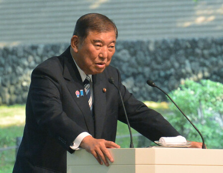 経団連夏季フォーラムで講演する石破茂首相=25日午後、長野県軽井沢町