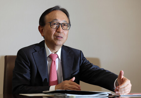 インタビューに答える三菱UFJフィナンシャル・グループの亀沢宏規社長=7月28日、東京都千代田区