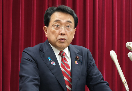 赤沢亮正経済再生担当相＝１日、東京都千代田区