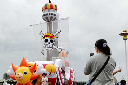 台湾・台南市で開催されたイベントに登場した「ワンピース」の海賊船=2023年9月(EPA時事)