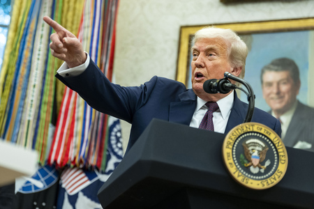 トランプ米大統領=6日、アメリカ・ワシントン(EPA時事)