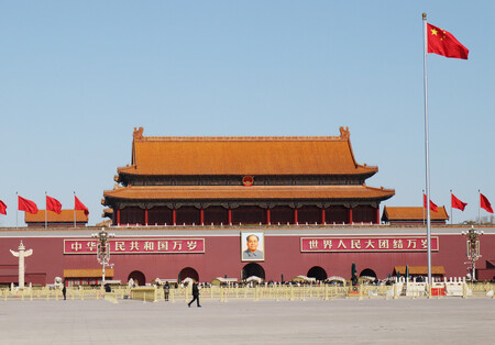 中国・北京の天安門広場=2024年3月