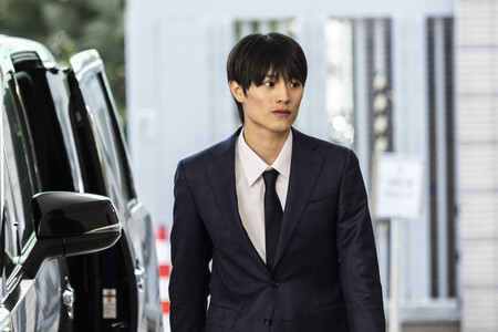13日、香港の裁判所に到着した「ONE N’ ONLY(ワンエンオンリー)」の元メンバー上村謙信被告(AFP時事)