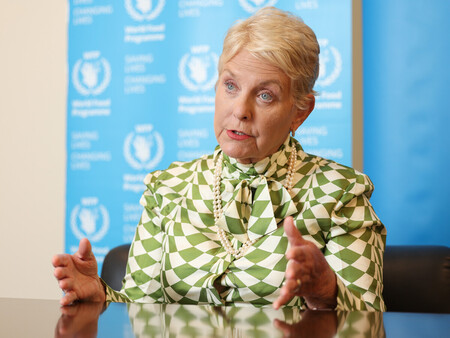 インタビューに答える国連世界食糧計画（ＷＦＰ）のシンディ・マケイン事務局長＝２０日、横浜市西区