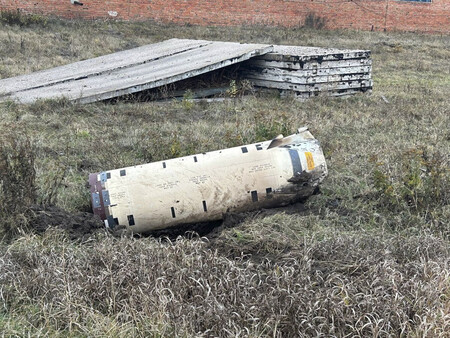 ウクライナ軍が使用した米国製の長距離地対地ミサイル「ATACMS」の残骸とされる写真(ロシア国防省が通信アプリ「テレグラム」に2024年11月投稿)(EPA時事)