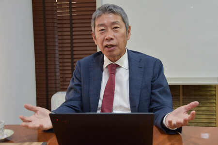 インタビューに応じるインド日本商工会の吉野節也会長（インド三菱商事社長）＝２１日、ニューデリー