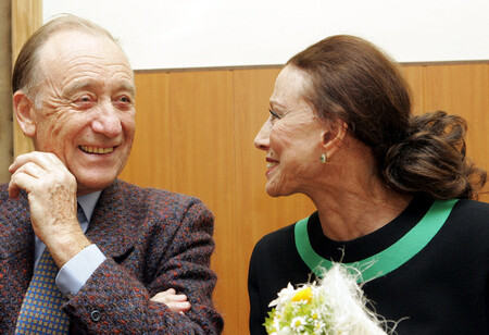 旧ソ連・ロシアの作曲家ロジオン・シチェドリンさん(左)と妻でバレリーナのマイヤ・プリセツカヤさん=2006年11月、モスクワ(AFP時事)
