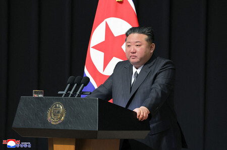 北朝鮮の金正恩朝鮮労働党総書記=29日、平壌(朝鮮中央通信が30日配信)(AFP時事)