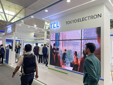 ２日、ニューデリーで開幕した半導体産業に関わる大規模展示会「セミコン・インディア」に出展した日本の製造装置メーカー、東京エレクトロンのブース