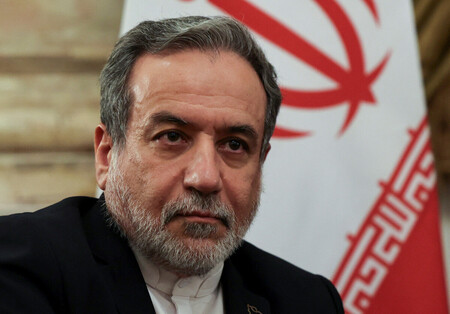 イランのアラグチ外相=9日、カイロ(ロイター時事)