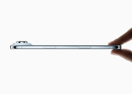 米アップルが９日発表した薄型の新スマートフォン「ｉＰｈｏｎｅエア」（同社提供・時事）