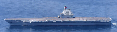 １１日、沖縄県・尖閣諸島沖の東シナ海で確認された中国海軍の空母「福建」（防衛省提供）