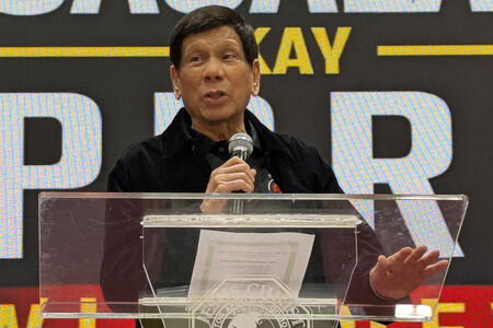 フィリピンのドゥテルテ前大統領=3月9日、香港(AFP時事)
