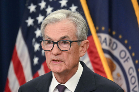 米連邦準備制度理事会（ＦＲＢ）のパウエル議長＝１７日、ワシントン（ＡＦＰ時事）