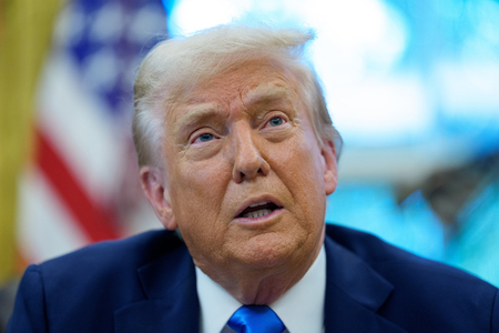 トランプ米大統領=19日、ワシントン(EPA時事)