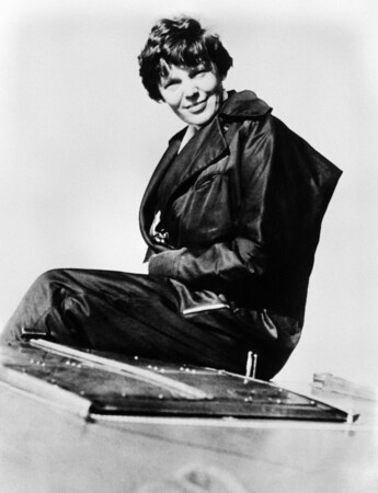 米女性飛行士のアメリア・イアハート=1935年11月、サンフランシスコ(AFP時事)