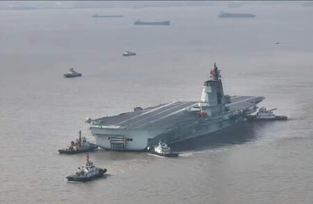 ５回目の試験航海の帰港時に撮影されたとされる中国海軍の空母「福建」（中国のＳＮＳより）