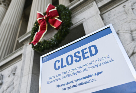 ２０１８年の米政府機関閉鎖に伴い閉館した国立公文書館＝ワシントン（ＡＦＰ時事）