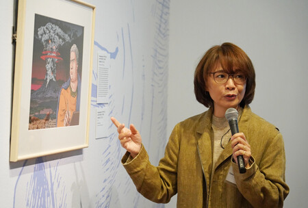 米西部カリフォルニア州サンフランシスコで開催中の「アート・オブ・マンガ」展に出展した漫画家ヤマザキマリさん＝２４日